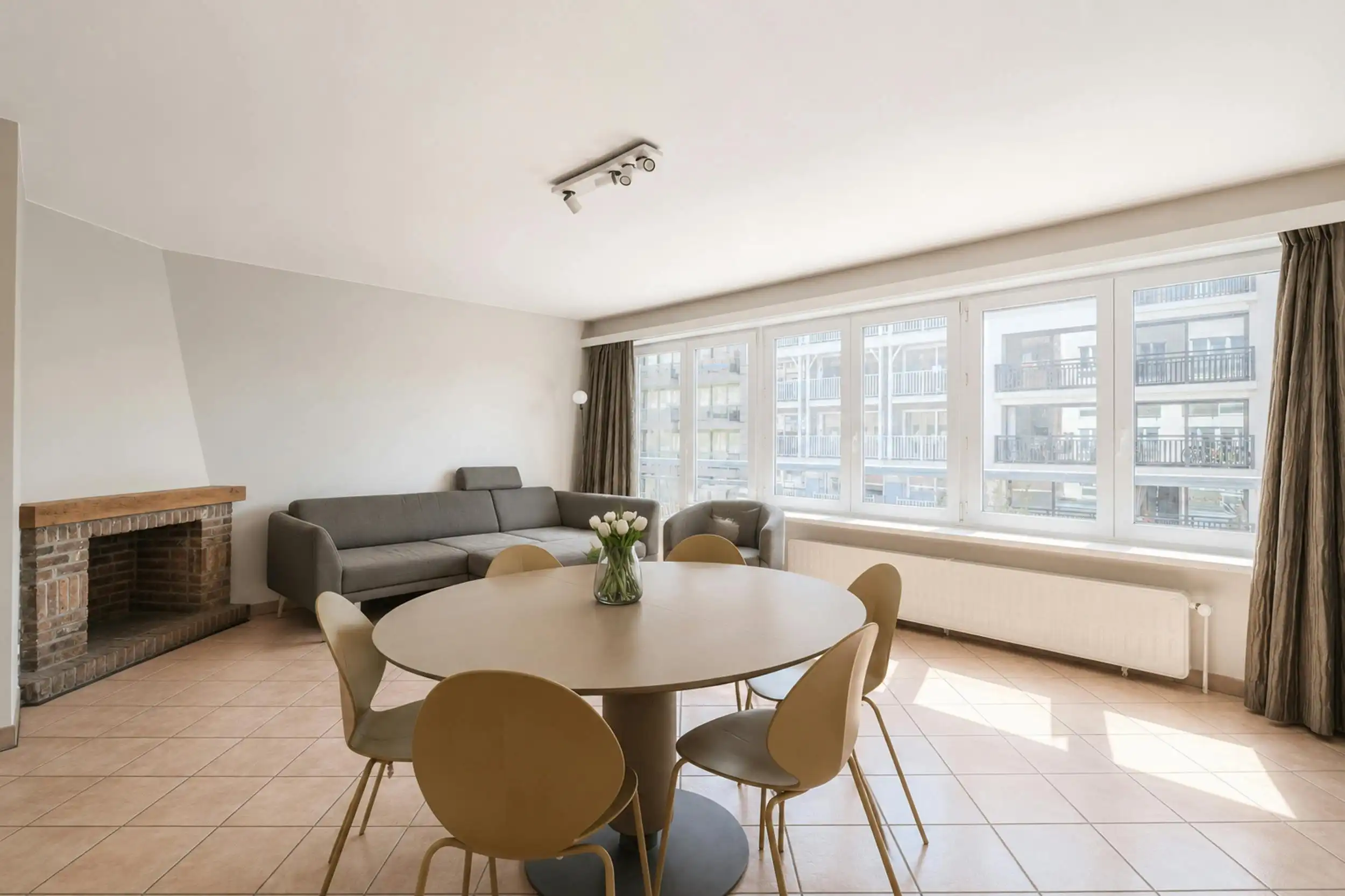 Ruim appartement met twee slaapkamers te koop op topligging foto 3