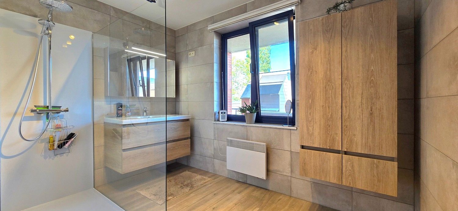 TE KOOP : instapklaar appartement op centrale ligging met 2 slaapkamers en 2 terrassen foto 12