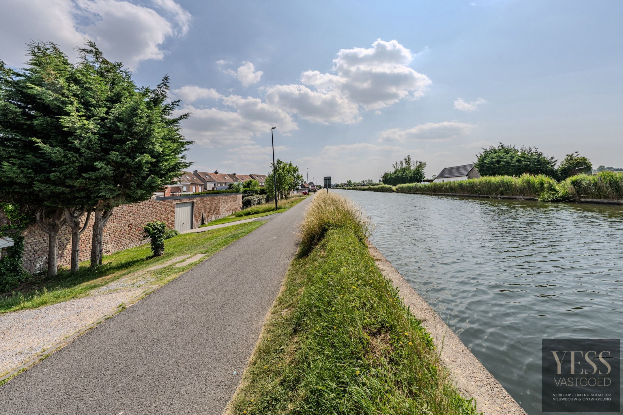 Te renoveren woning met potentieel aan de vaart! foto 19