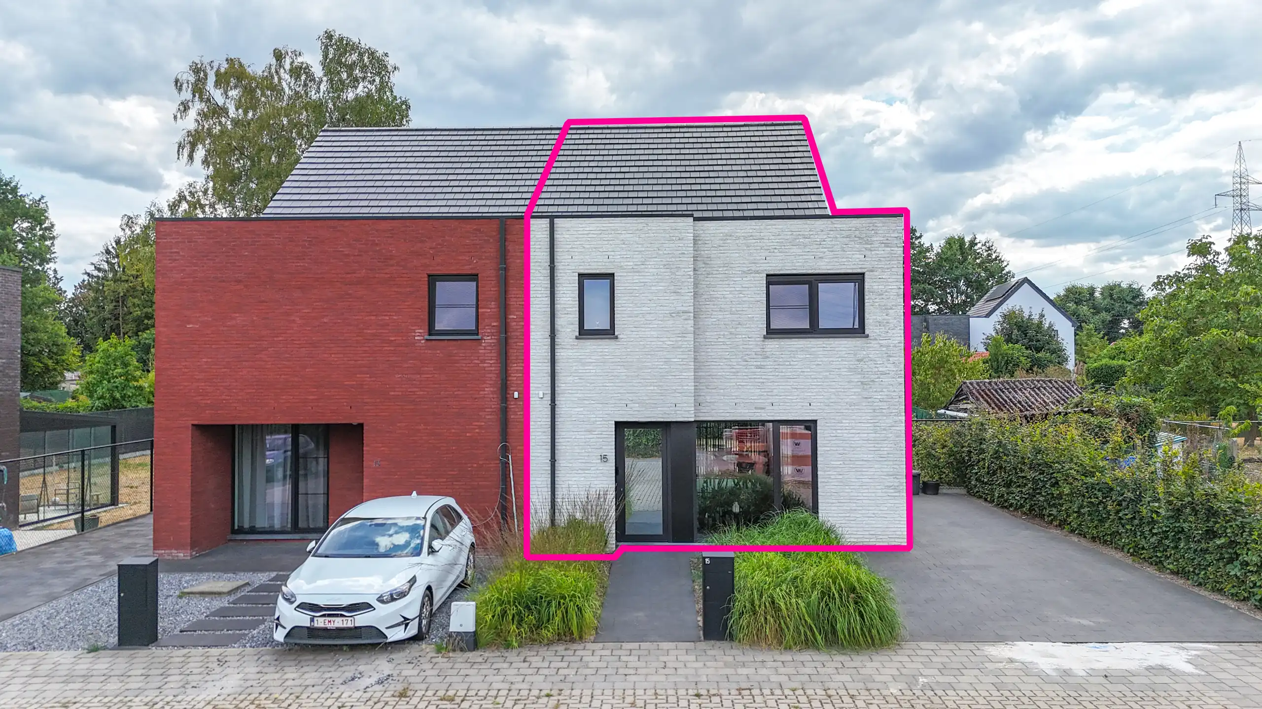 Moderne halfopen woning met 3 slpks en tuin! foto {{pictureIndex}}