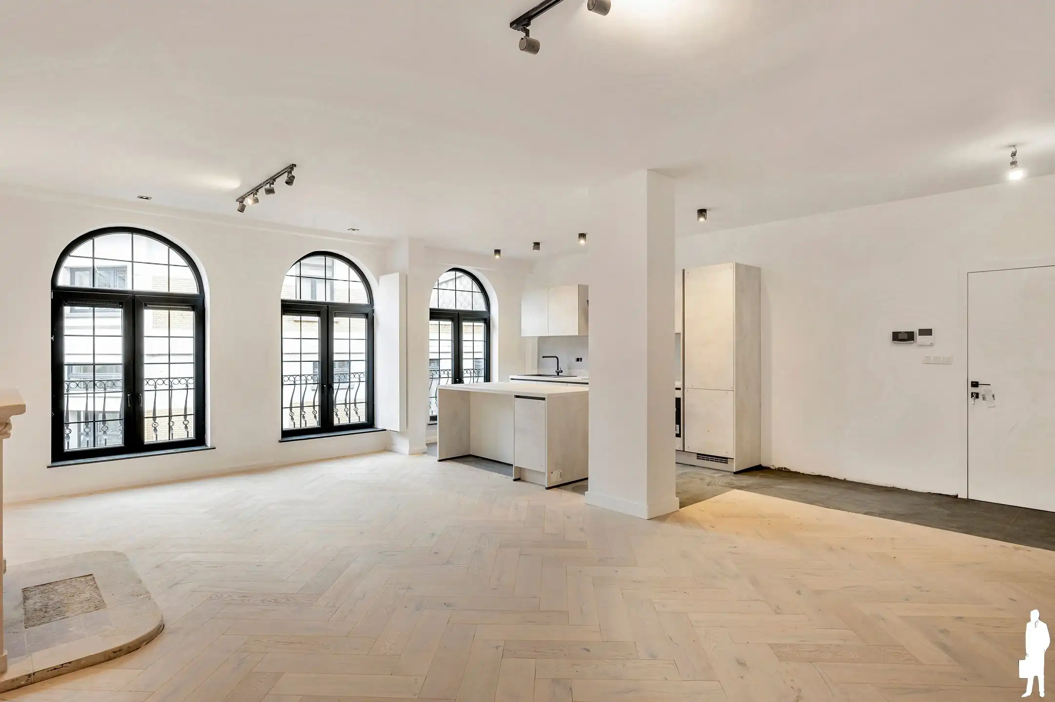 Prachtig gerenoveerd appartement (149 m²) met 2+ slk’s en zonnig terras nabij centrum Mechelen. foto 3
