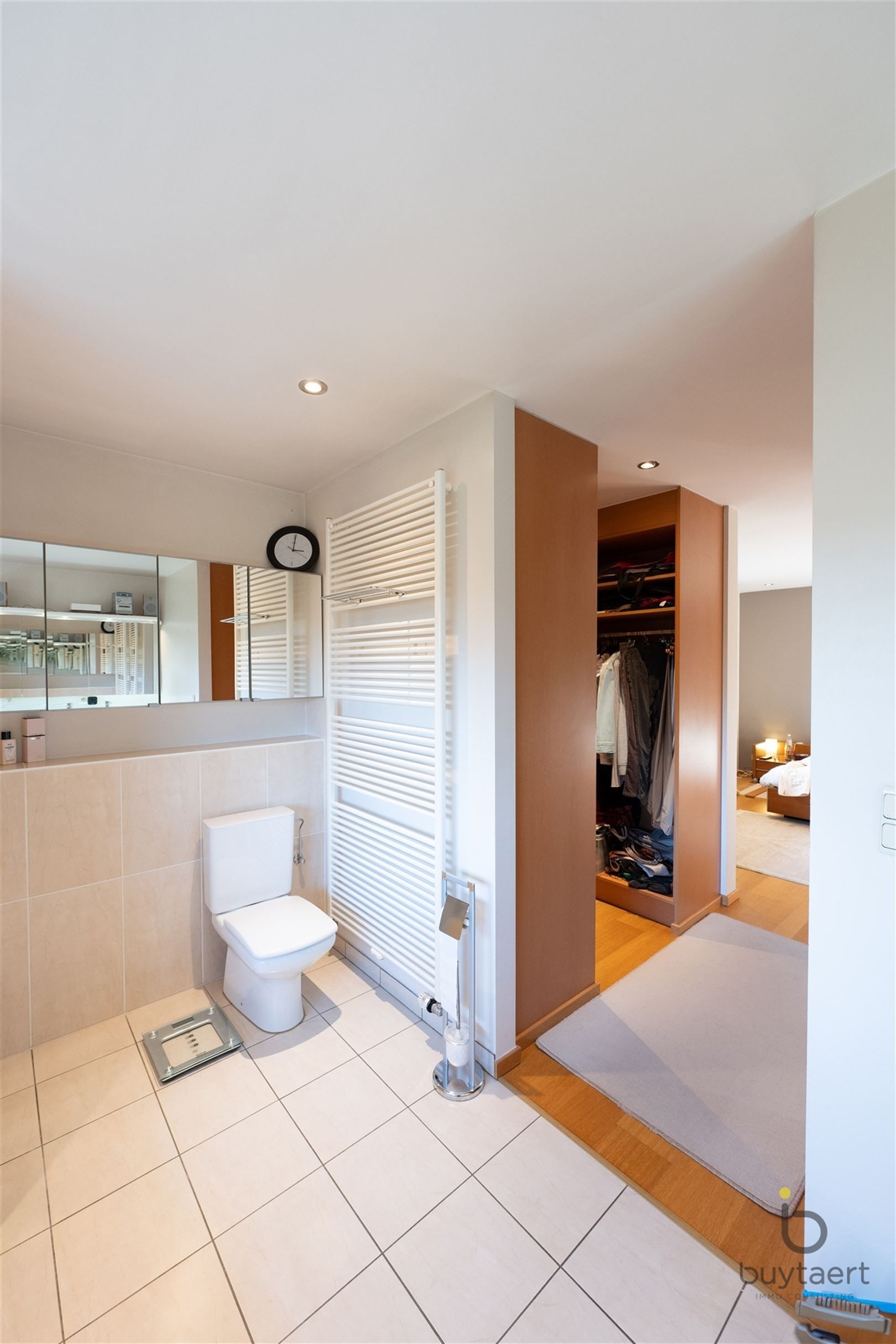 RUIMTE, RUST EN ONTSPANNING: MODERNE VILLA MET ZWEMBAD, SAUNA EN JACUZZI foto 24