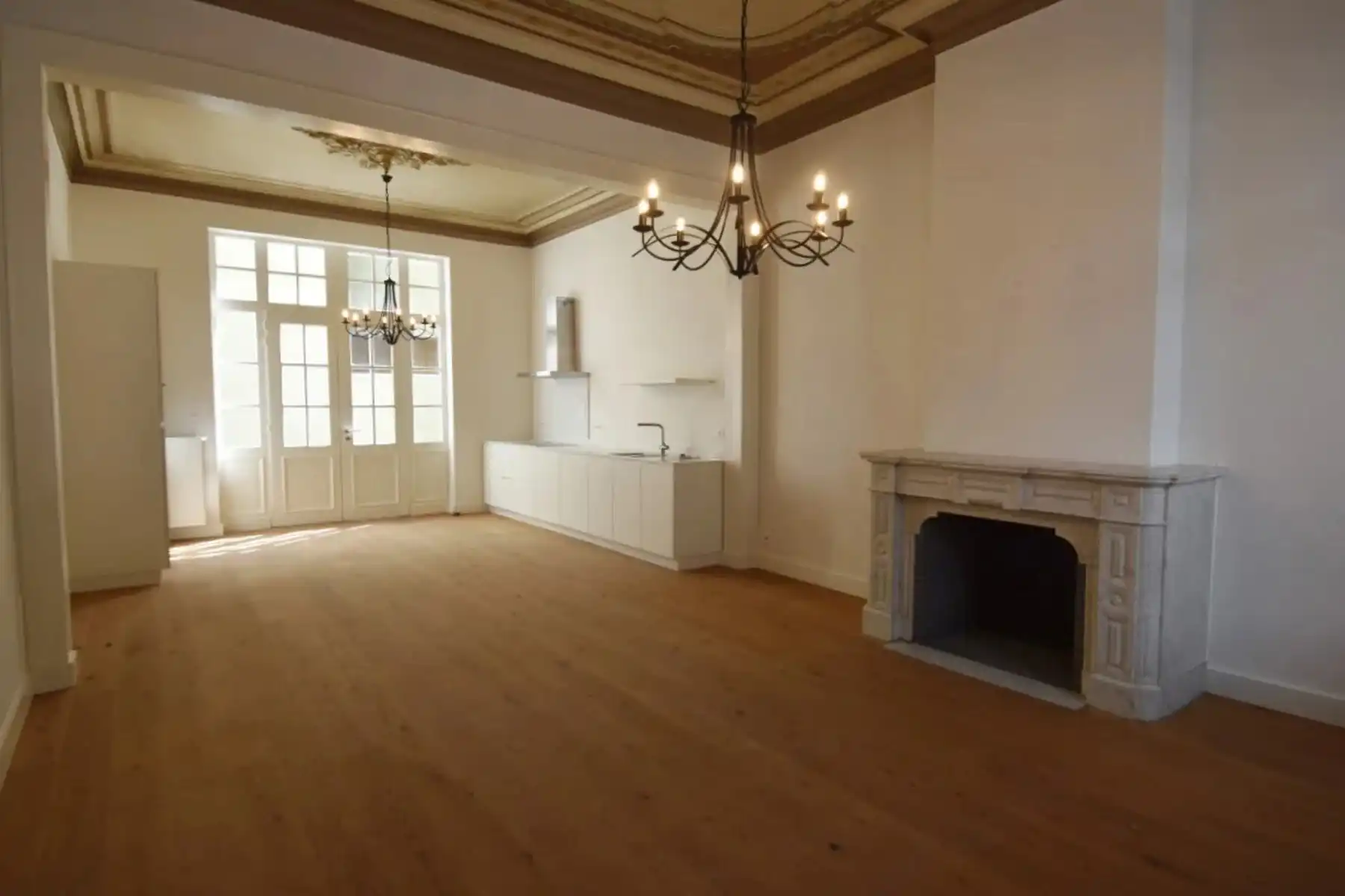 Charmante woning in monumentaal klassegebouw foto 4