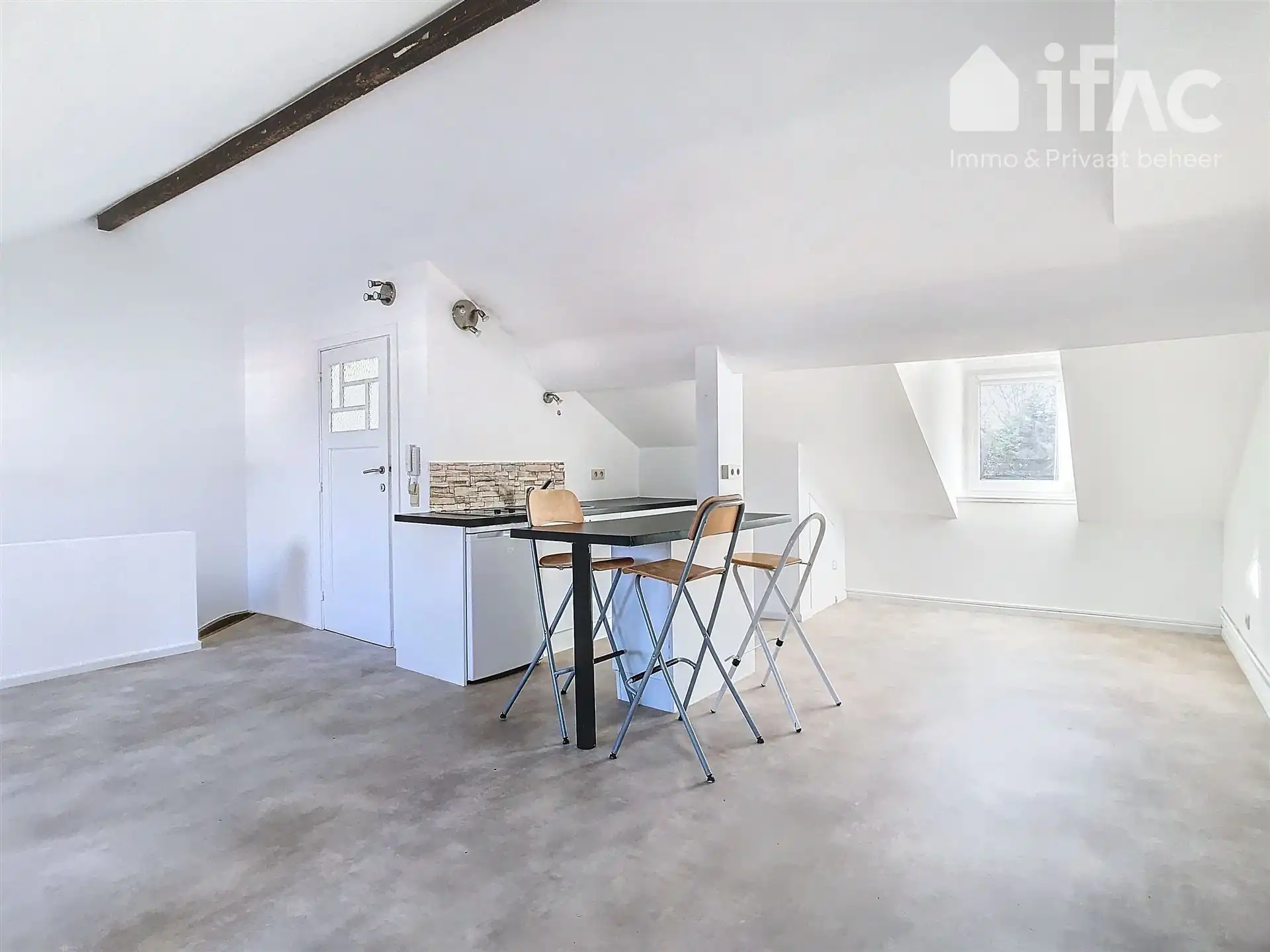 Lichtrijke studio foto 2