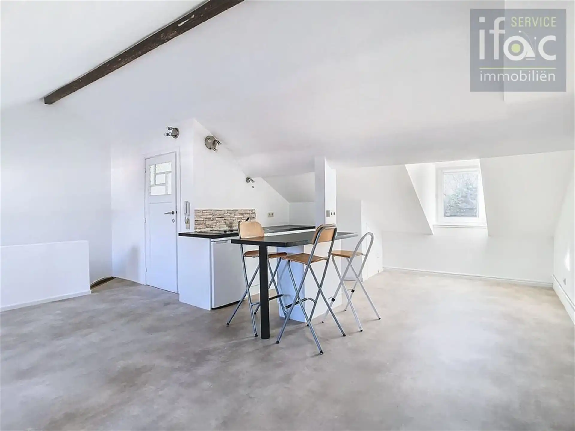 Lichtrijke studio foto 2