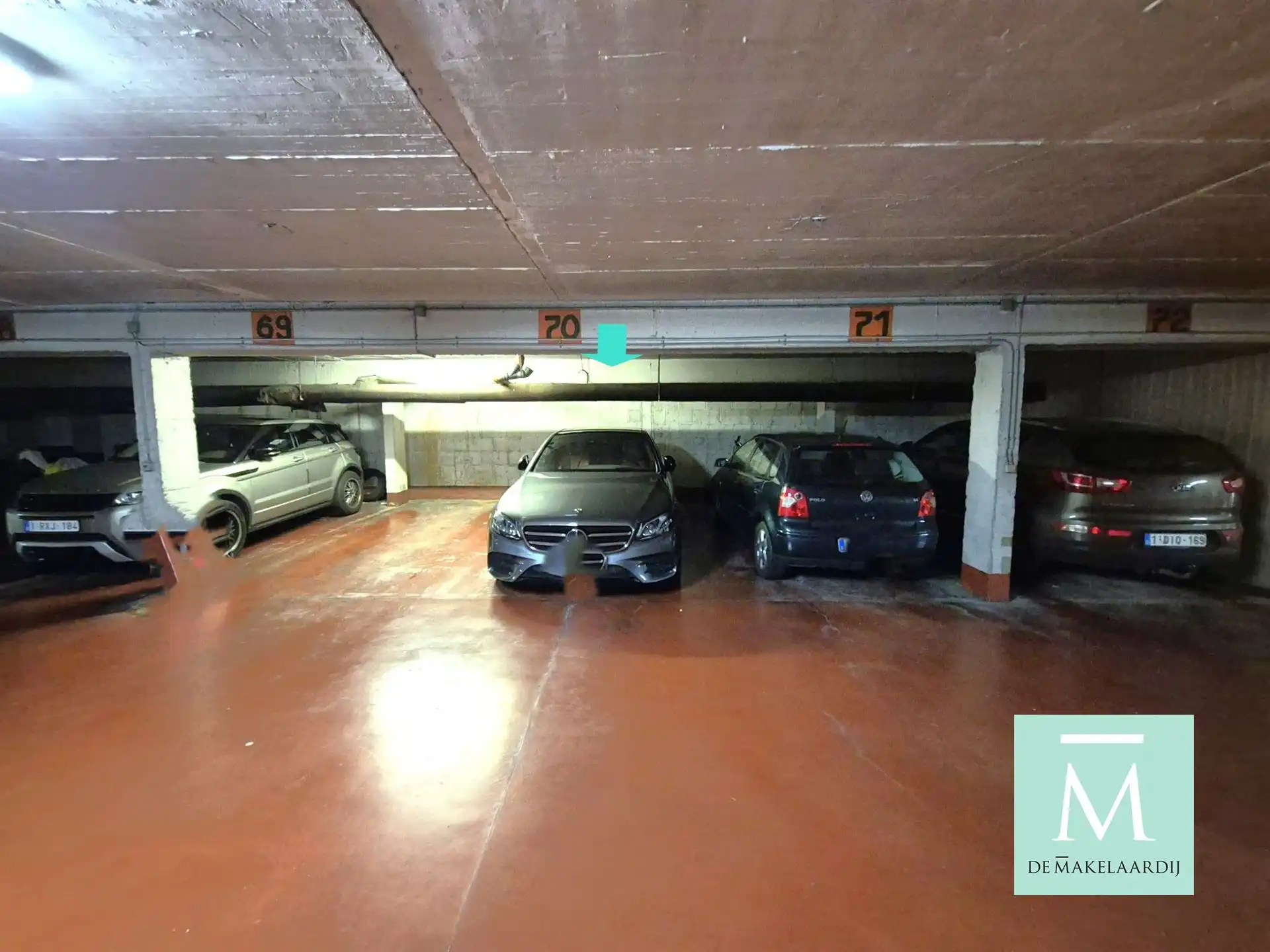 Centraal gelegen ondergrondse autostaanplaats foto {{pictureIndex}}