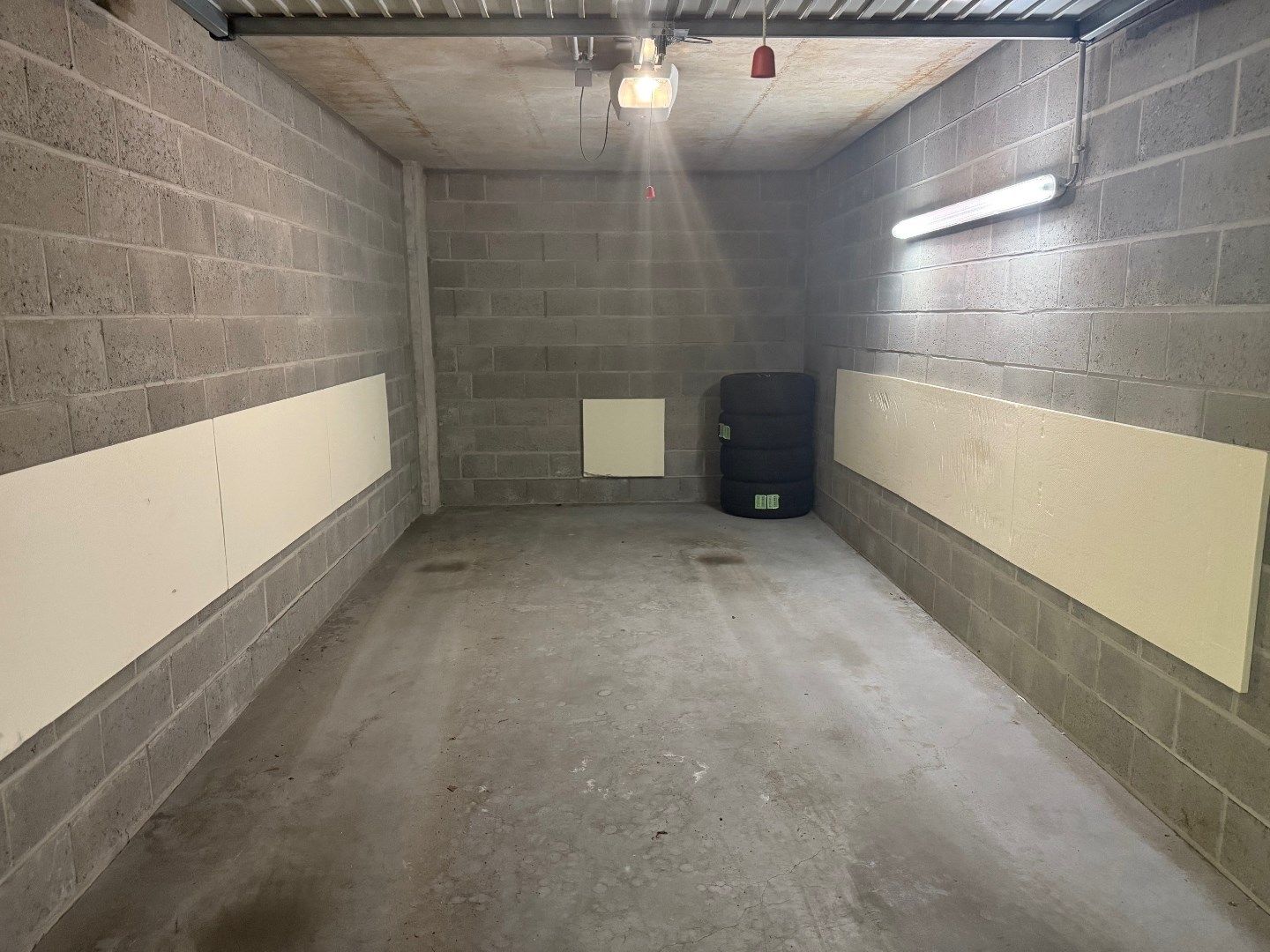 Gesloten garagebox op niveau -1 op Lichttorenplein  foto 2