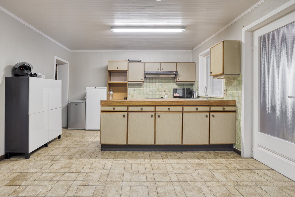 Te renoveren huis te koop met garage in Aartrijke foto 6