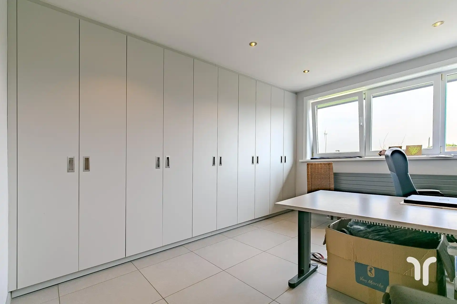Instapklare, open bebouwing met 4 slaapkamers en prachtig open uitzicht, gelegen op een invalsweg. foto 16