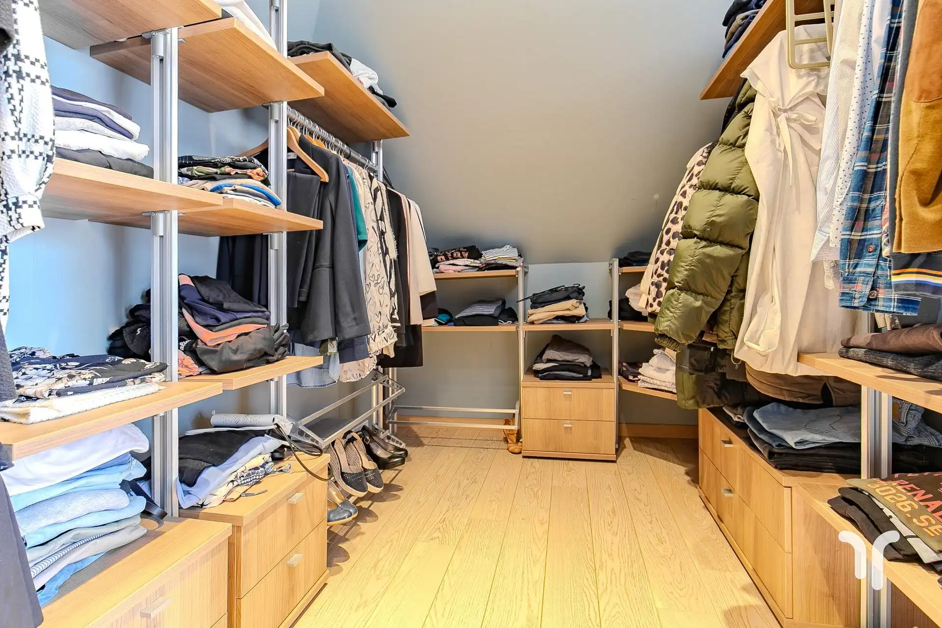 Instapklare, open bebouwing met 4 slaapkamers en prachtig open uitzicht, gelegen op een invalsweg. foto 16