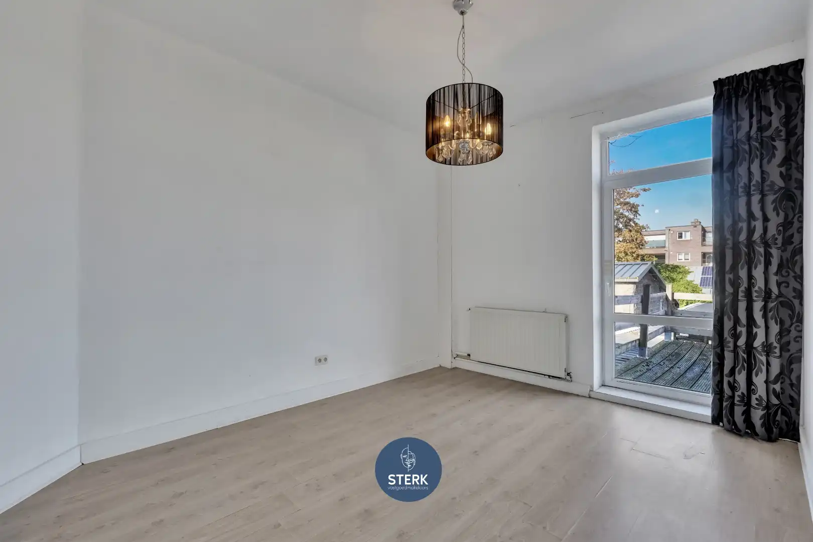 VEELZIJDIGE HANDELSRUIMTE + APPARTEMENT MET RUIME LOODS IN CENTRUM LANAKEN !  foto 18