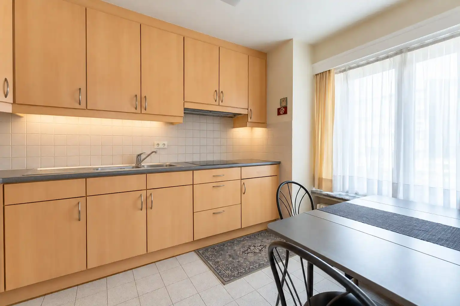 Ruim 3-slaapkamerappartement op topligging in het bruisende commerciële centrum van Blankenberge. foto 4