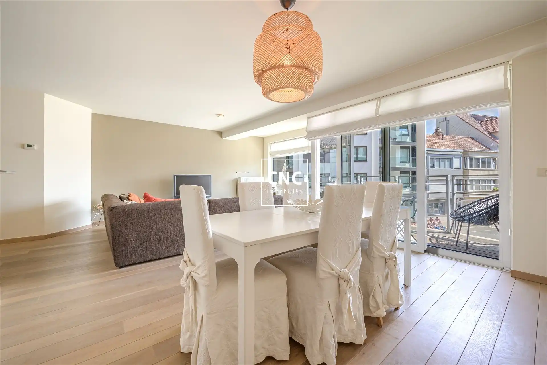 Ruim appartement met drie slaapkamers nabij de Lippenslaan foto 3