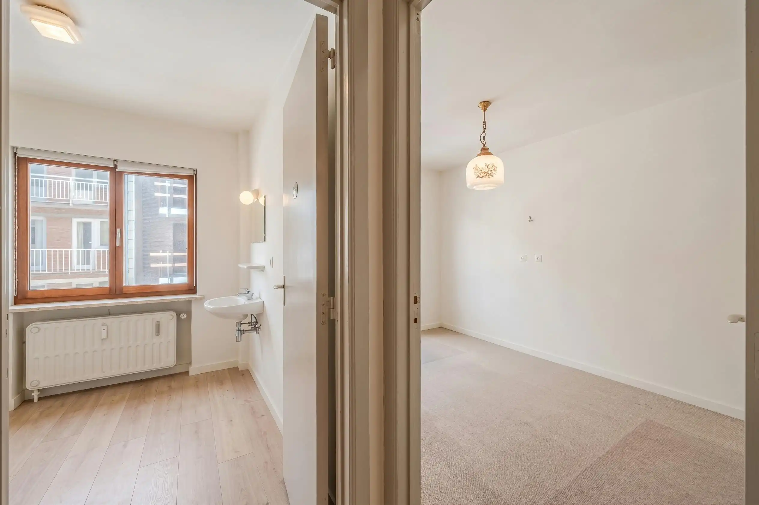 Centraal gelegen 2 slaapkamer appartement vlakbij de Zeedijk foto 17