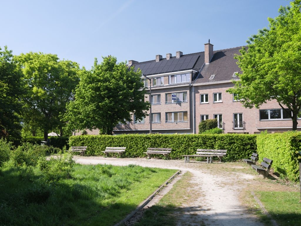 Rustig gelegen 1-slaapkamerappartement nabij station Gent-Sint-Pieters foto {{pictureIndex}}