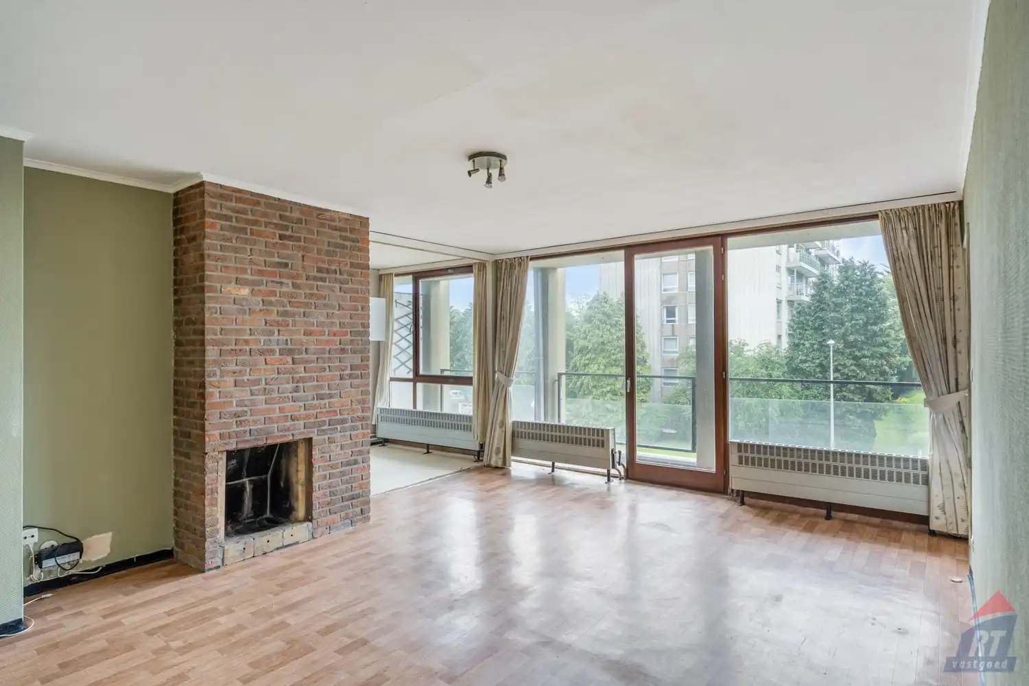 Te moderniseren, gunstig gelegen appartement met 2 slaapkamers en autostaanplaats foto 3
