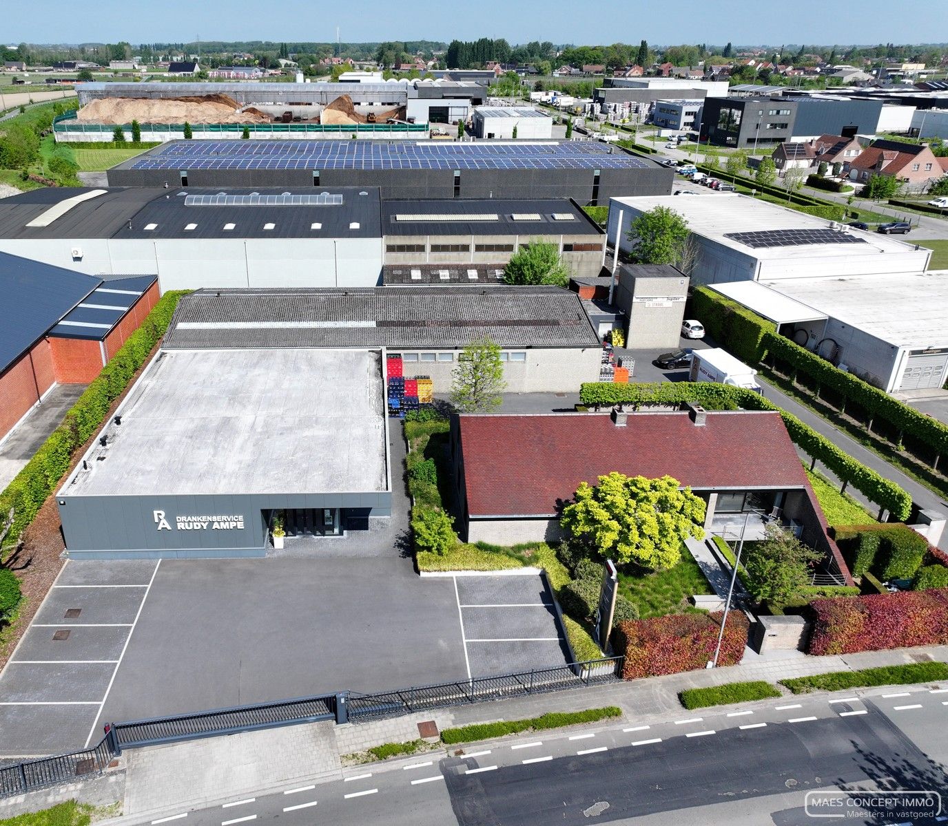 Magazijn te koop met villa, winkel en over te nemen handelsfonds foto 29