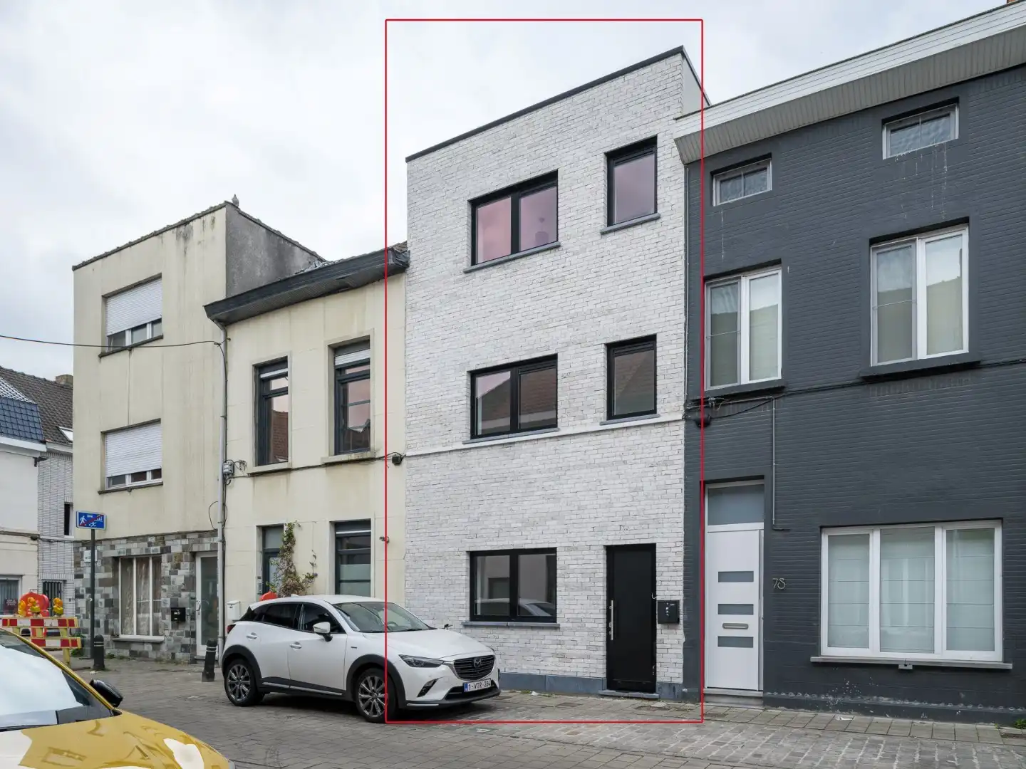 Instapklaar huis met drie slaapkamers in het Gentse foto {{pictureIndex}}