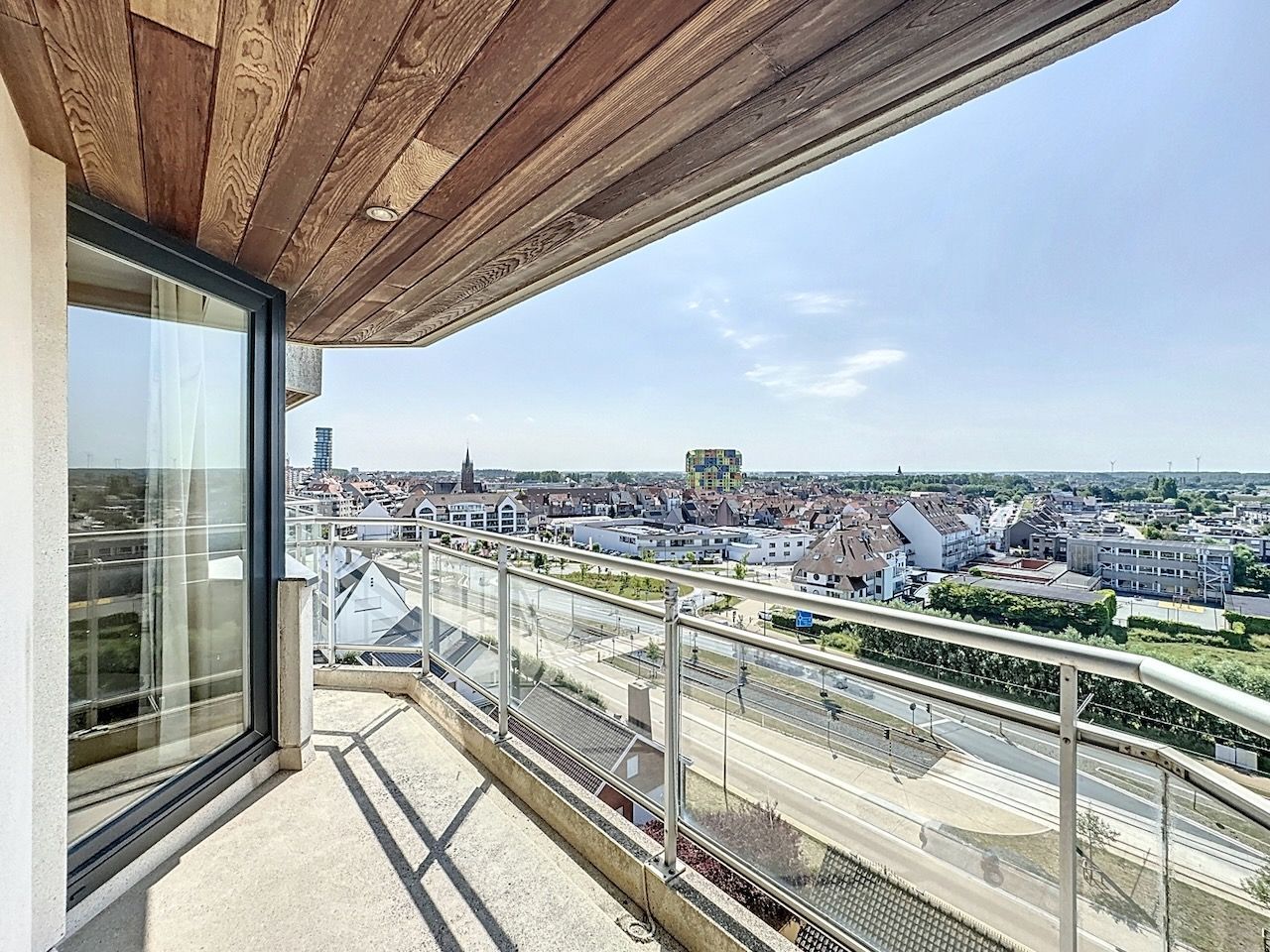 Buitengewoon ruim appartement met frontaal zeezicht en een woonkamer van maar liefst 8,12 m breed! foto 26