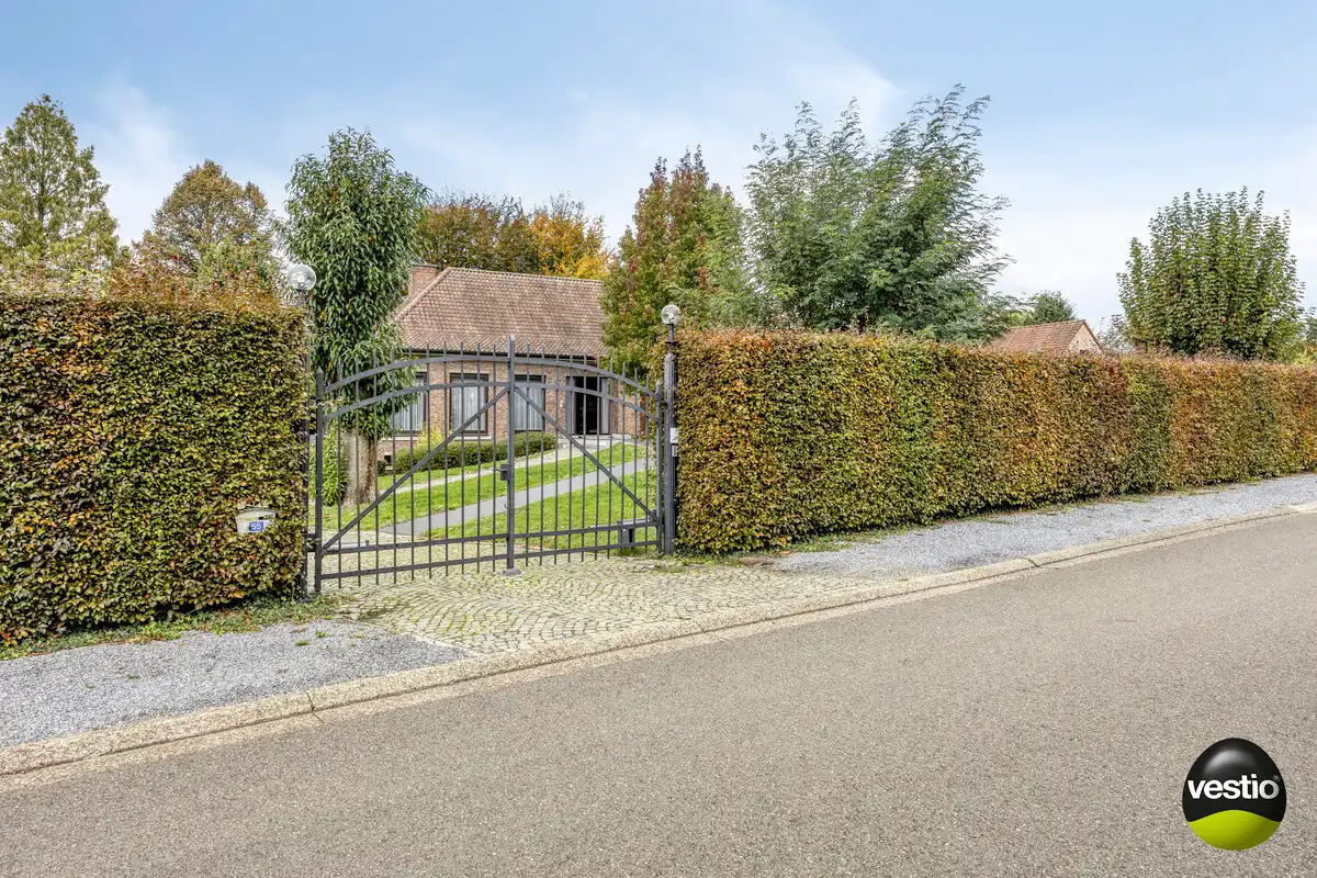 RUIME RESIDENTIEEL GELEGEN VILLA OP 46A89CA NABIJ CENTRUM BILZEN. foto 61