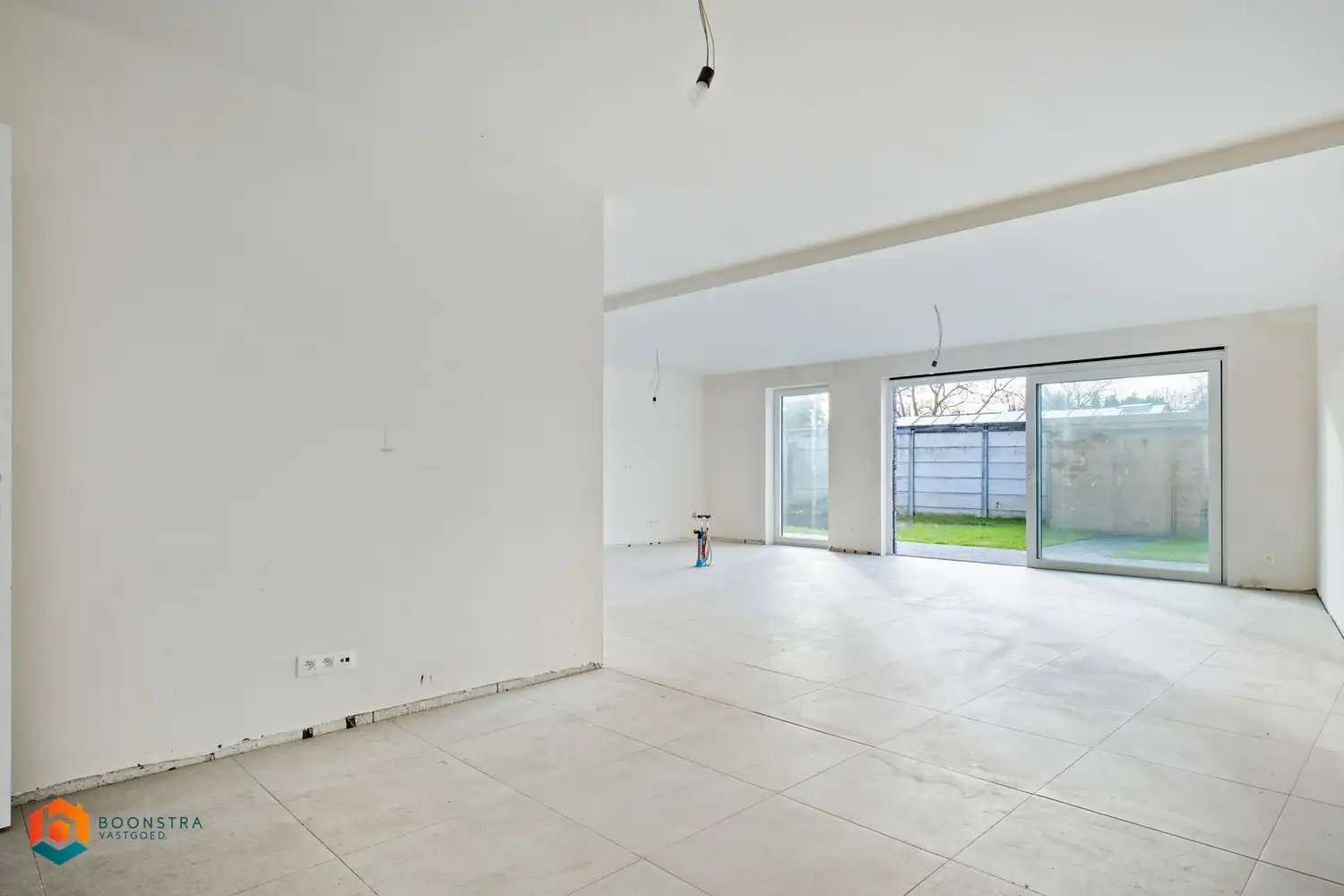 Ruim gelijkvloers app. met 3 slpkrs en tuin foto {{pictureIndex}}