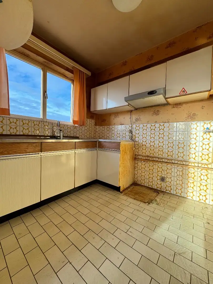 Een lichtrijk 2-SLPK.-appartement met kelder foto 2