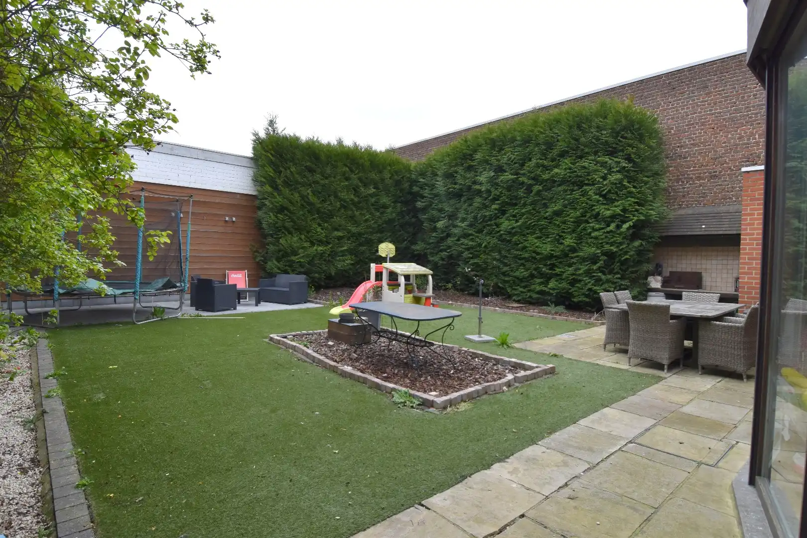 Verzorgde gezinswoning met 3 slaapkamers, tuin en polyvalente/handelsruimte te koop nabij centrum Bissegem foto 12