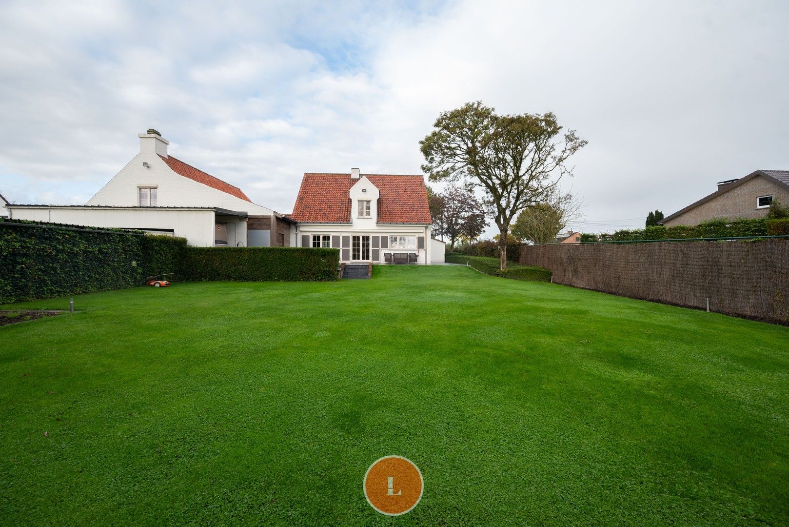 Villa met prachtige tuin, heel voor mogelijkheden op een perceel van 2740 m² en handelsruimte. foto 23