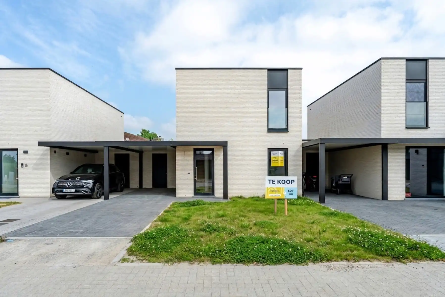 Moderne, gesloten woning in Deerlijk foto {{pictureIndex}}