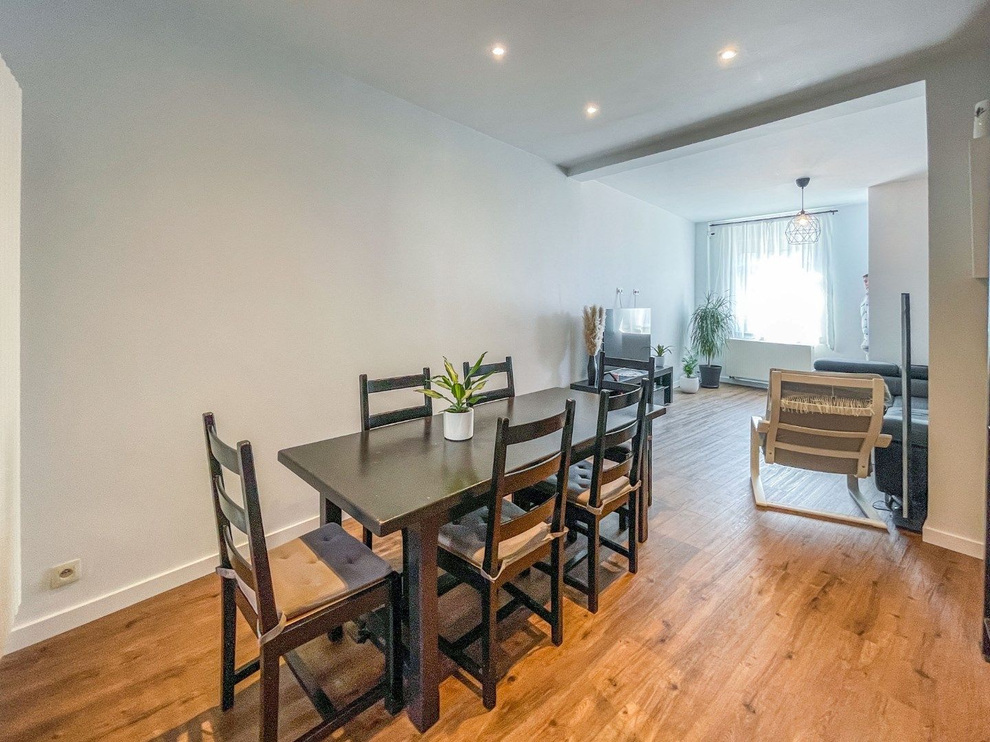 GERENOVEERDE WONING MET 4 SLAAPKAMERS ! foto 4