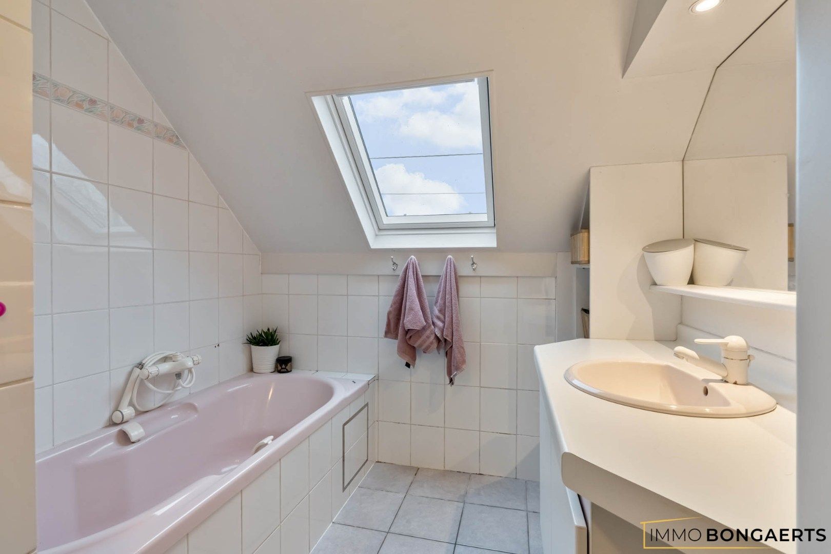 Ruime woning met 5 slaapkamers foto 11