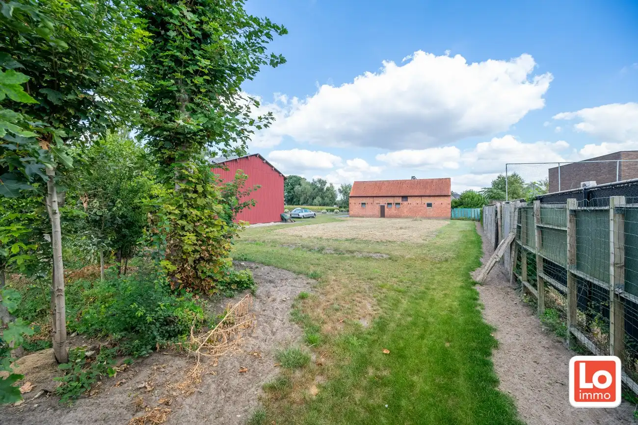 VERKOCHT! Ideaal gelegen groot perceel bouwgrond/projectgrond in het centrum van Kalken! foto 12