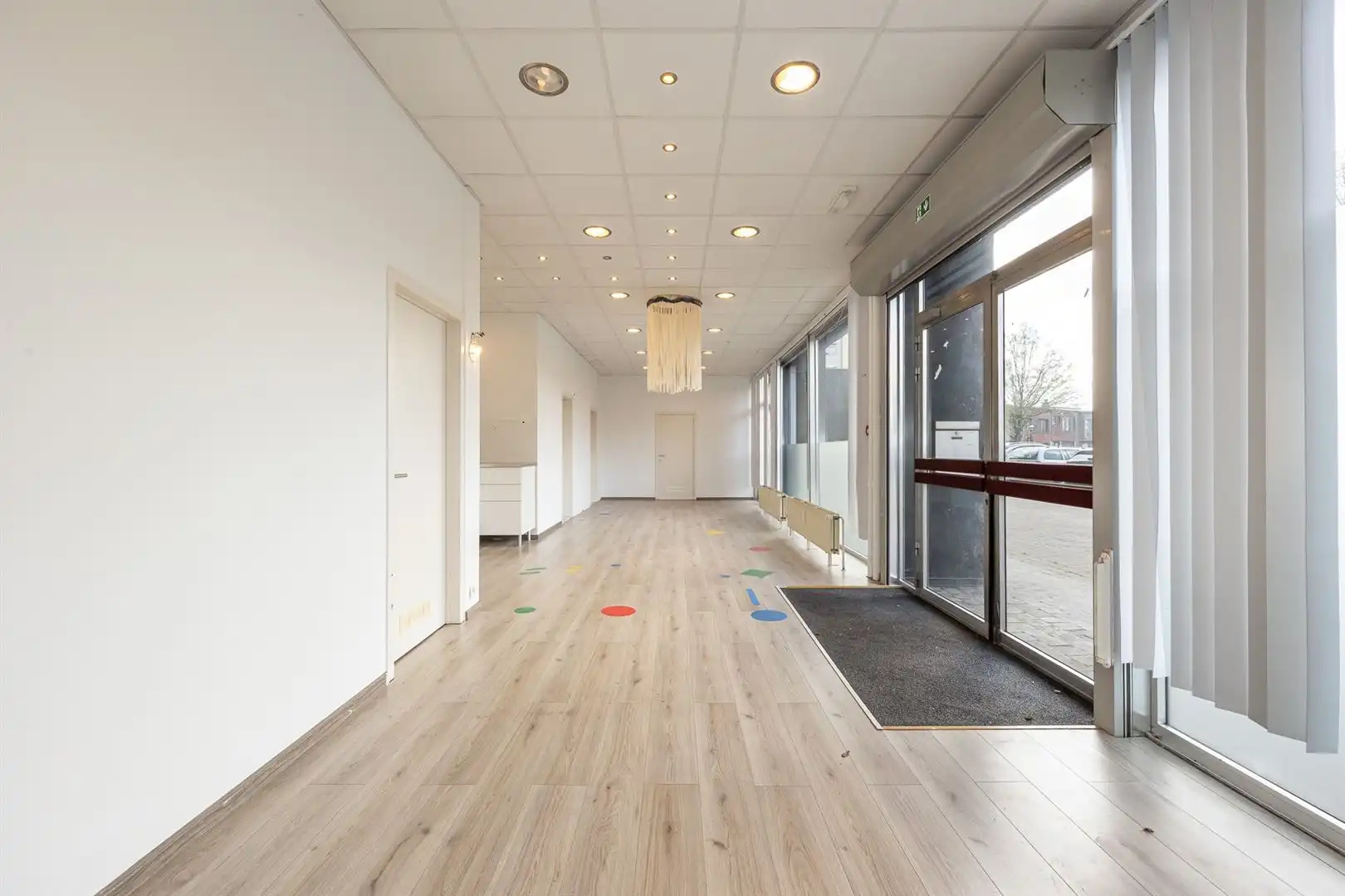 Veelzijdige commerciële ruimte met privé parkeerplaatsen  foto 13