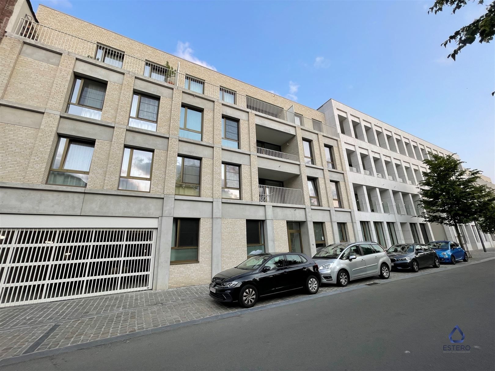 Nieuwbouw met 3 slaapkamer en 2 badkamers + parking foto {{pictureIndex}}