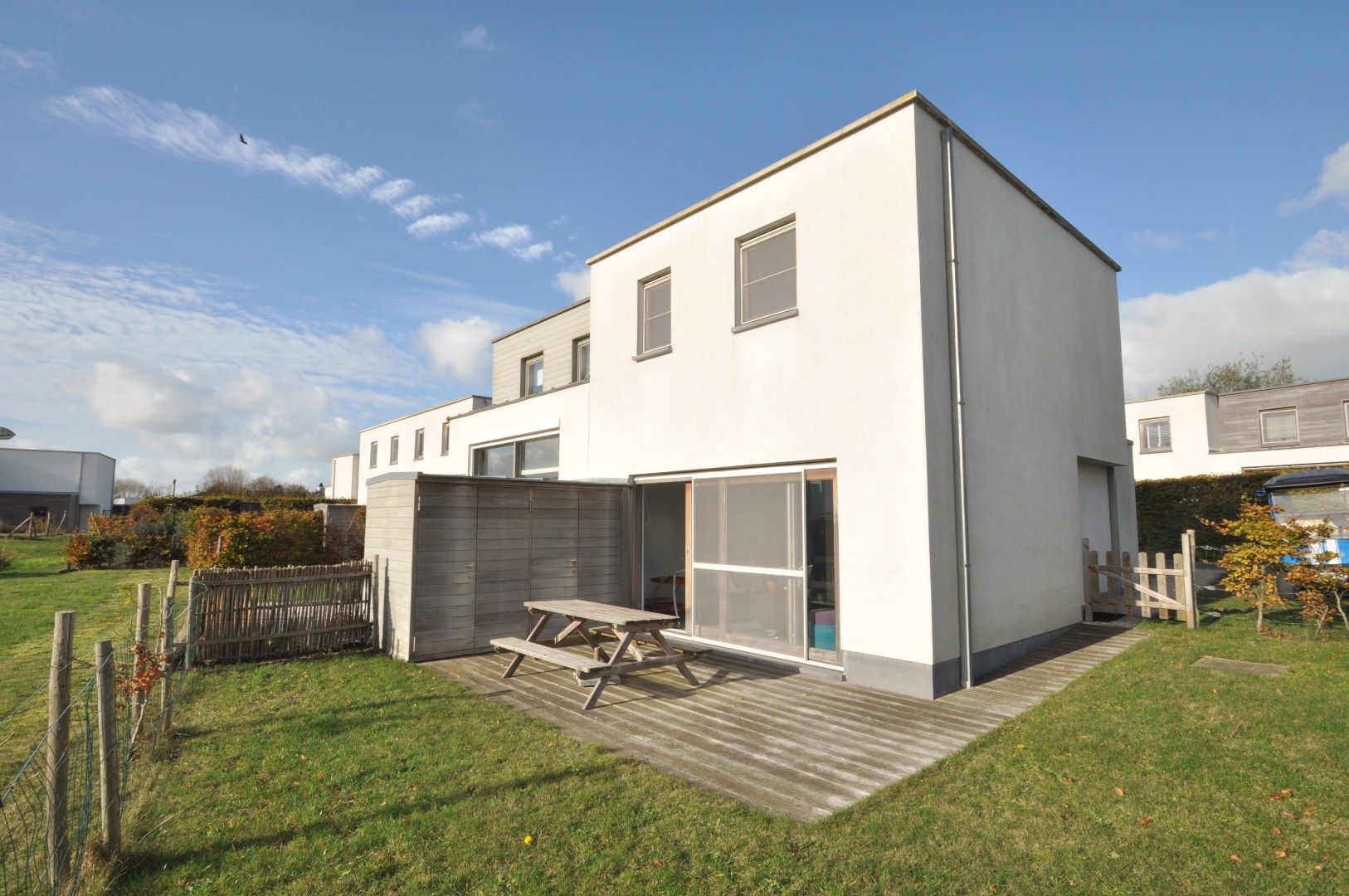 Moderne vakantiewoning gelegen tussen Koksijde en Oostduinkerke vlakbij het natuurgebied “Doornpanne” en slechts op anderhalve kilometer van zee foto {{pictureIndex}}