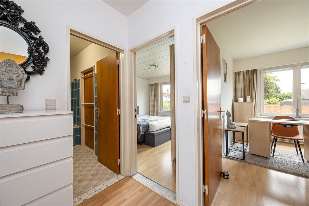 Woning vol potentieel met grote zonnige tuin foto 8