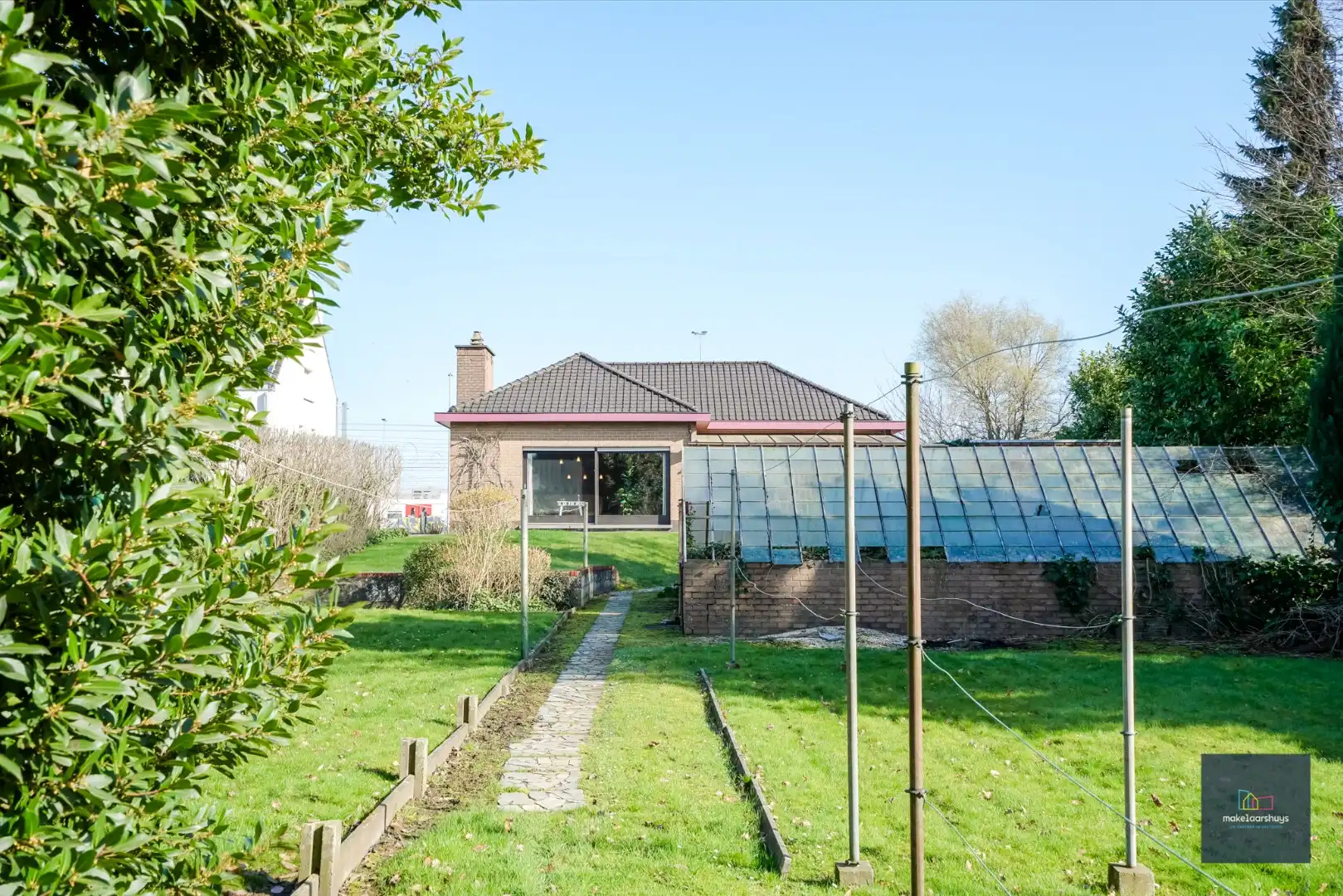 Ruime bungalow met garage op 1980m² grond  foto 25