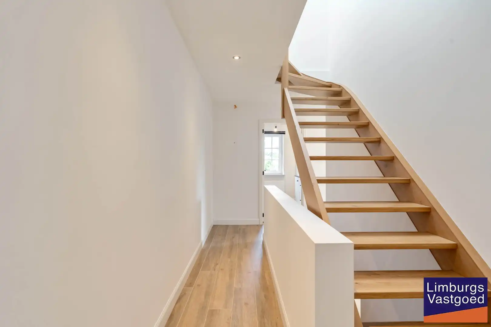 Exclusieve gezinswoning, 283m², 5 slpk, praktijkruimte op toplocatie foto 29