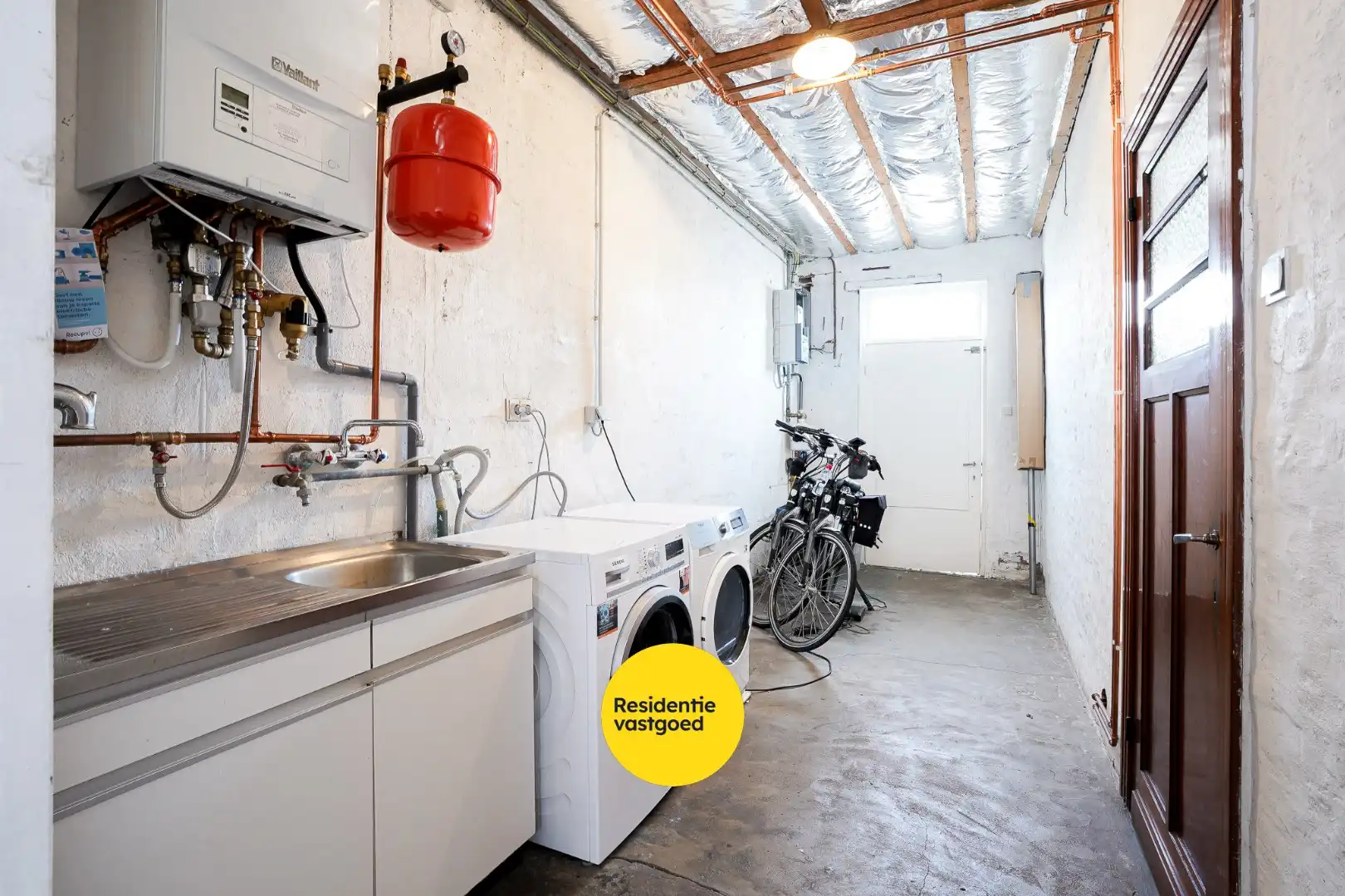 Zeer mooi onderhouden woning in het centrum van Aartrijke foto 17