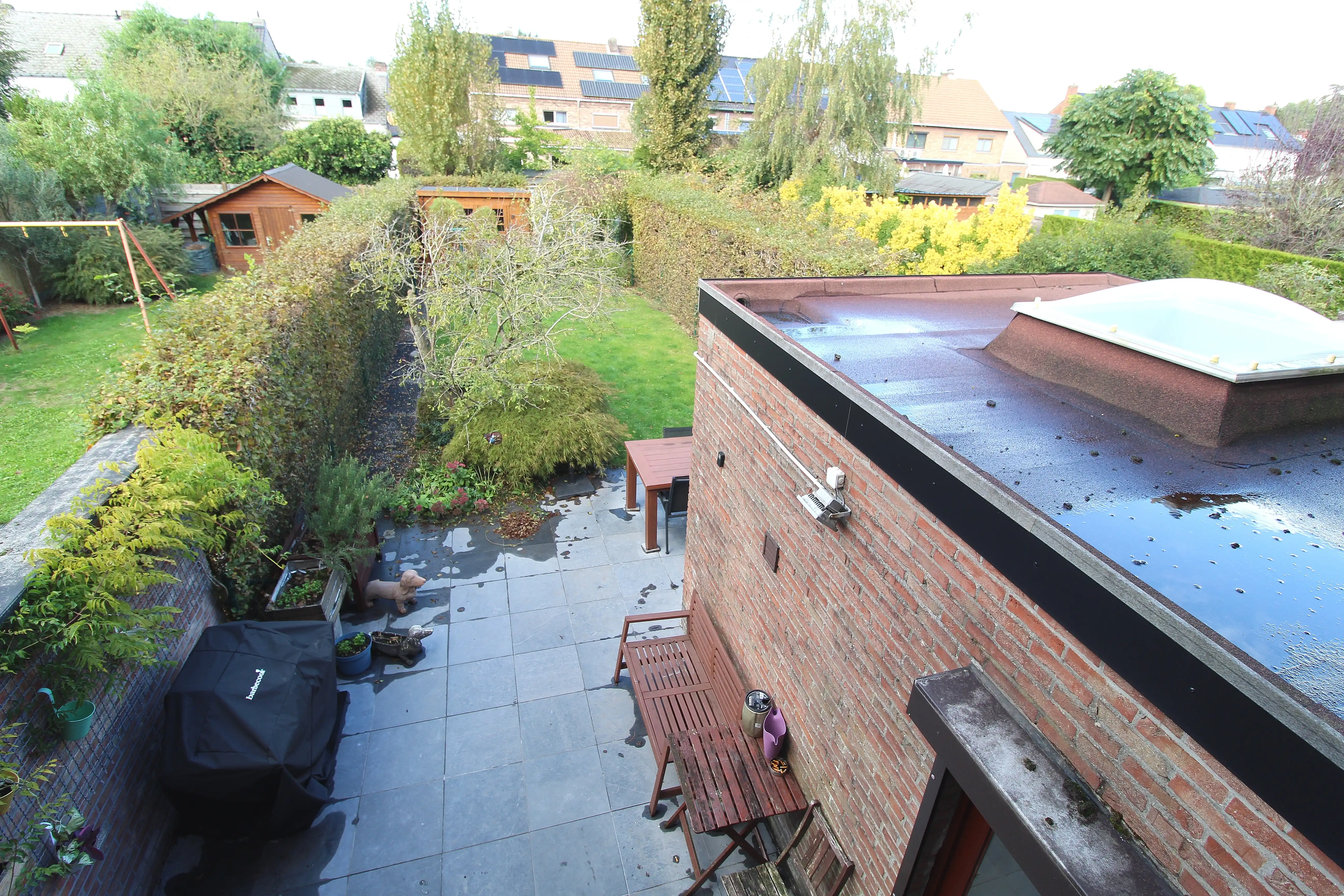 Instapklare, gesloten, bebouwing in residentiële woonwijk foto 23