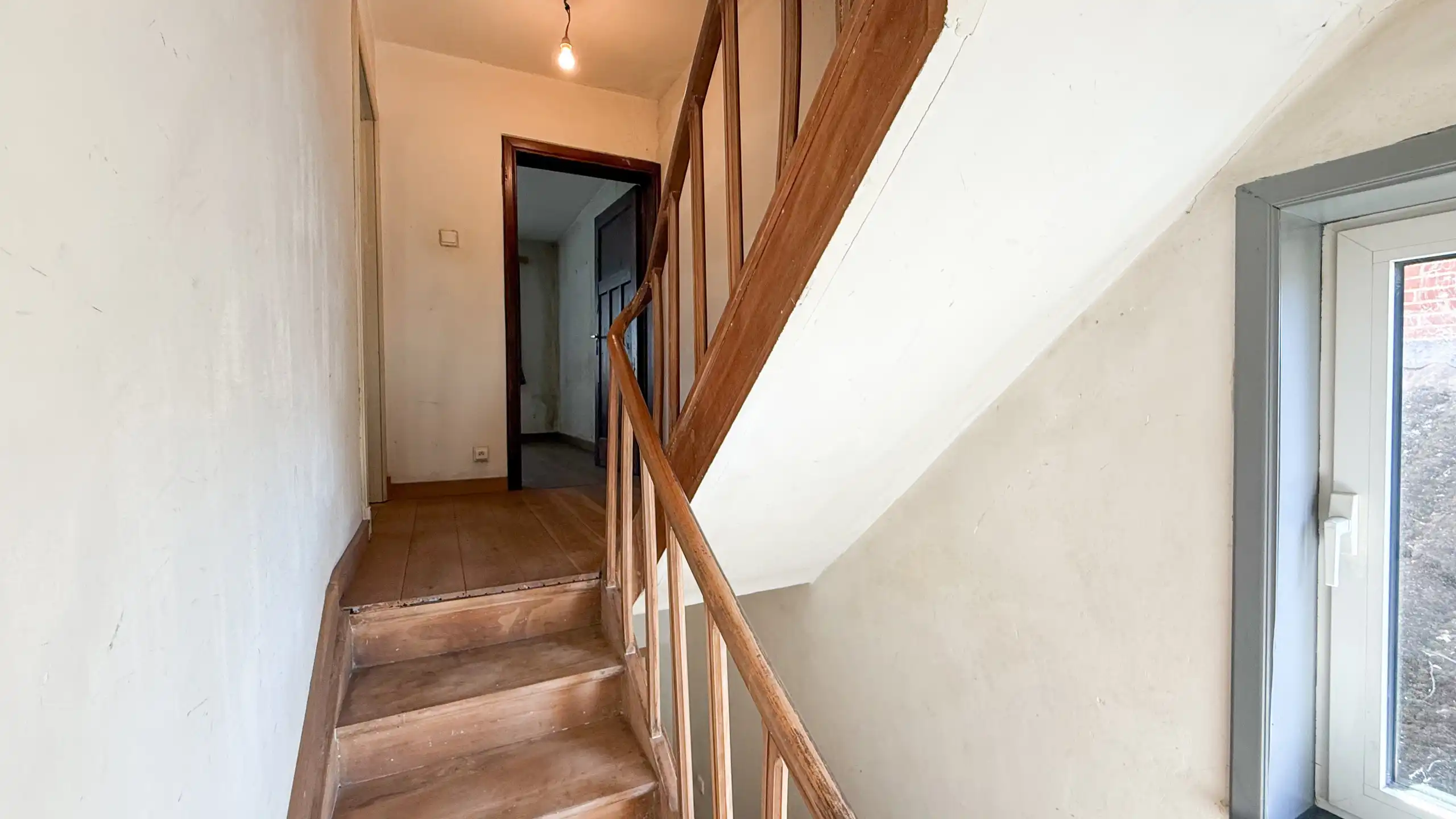 Te renoveren woning met 3 slpkms op ruim perceel van 8a58ca! foto 16