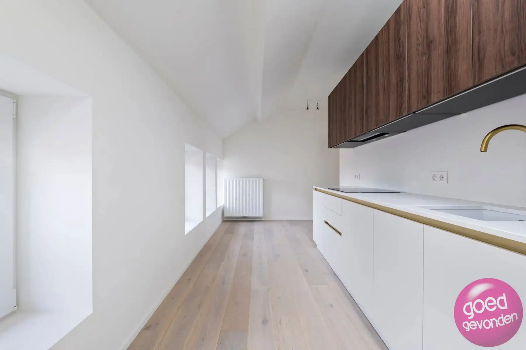 NIEUW APP - 1of2 SLK - TERRAS - KELDER - CENTRUM - GEEN BTW foto 6