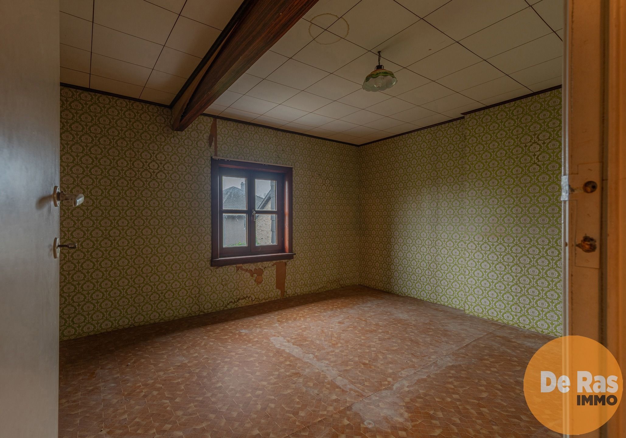 HILLEGEM - Te renoveren woning op een unieke locatie foto 19