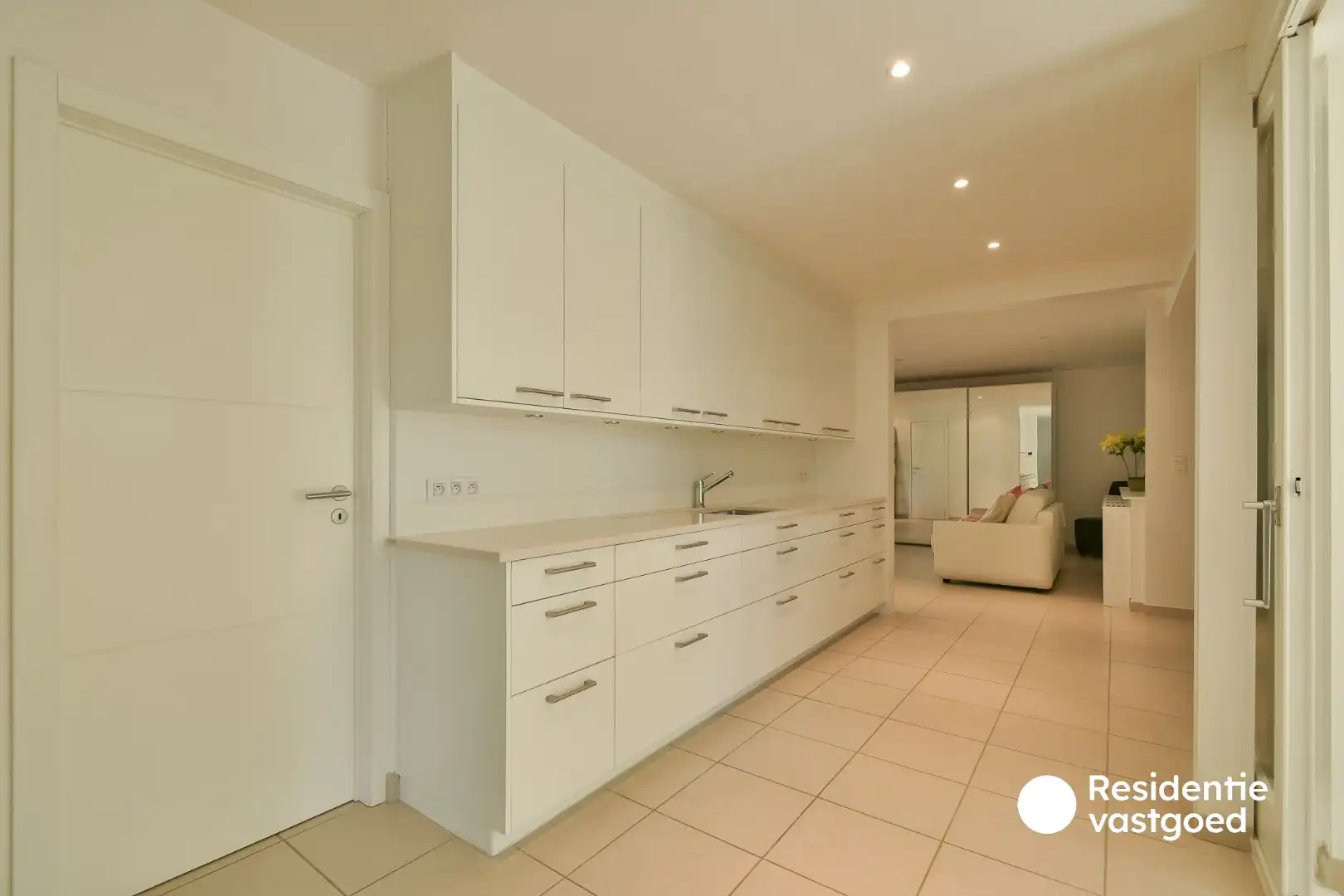 Verrassend ruime woning met unieke indeling en veel potentieel in Torhout! foto 5