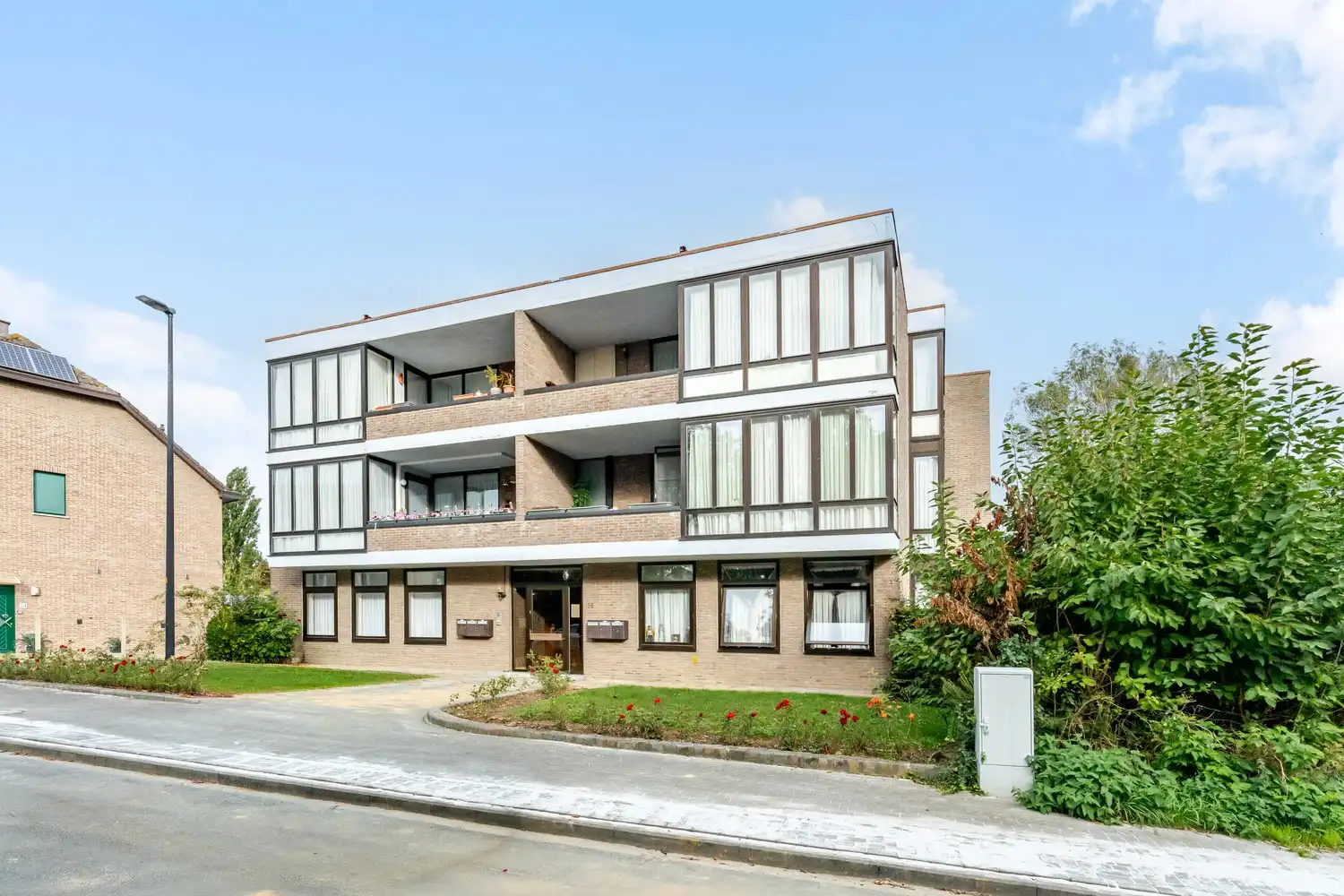 Appartement met 2 slaapkamers, garage, terras en kelder op centrale ligging foto {{pictureIndex}}