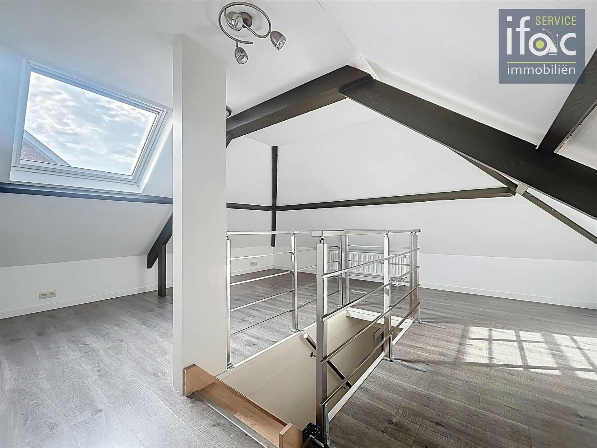 Uitstekend gelegen woning met 4 slaapkamers en 2 badkamers foto 19