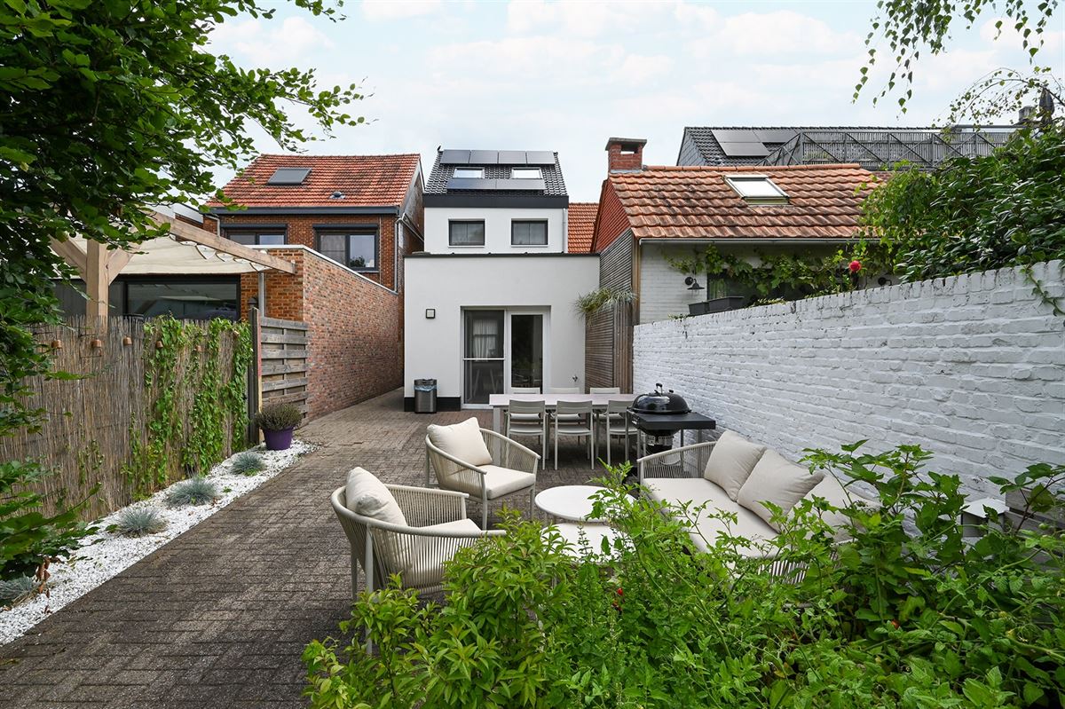Supergezellige gerenoveerde woning met zij-ingang foto 5