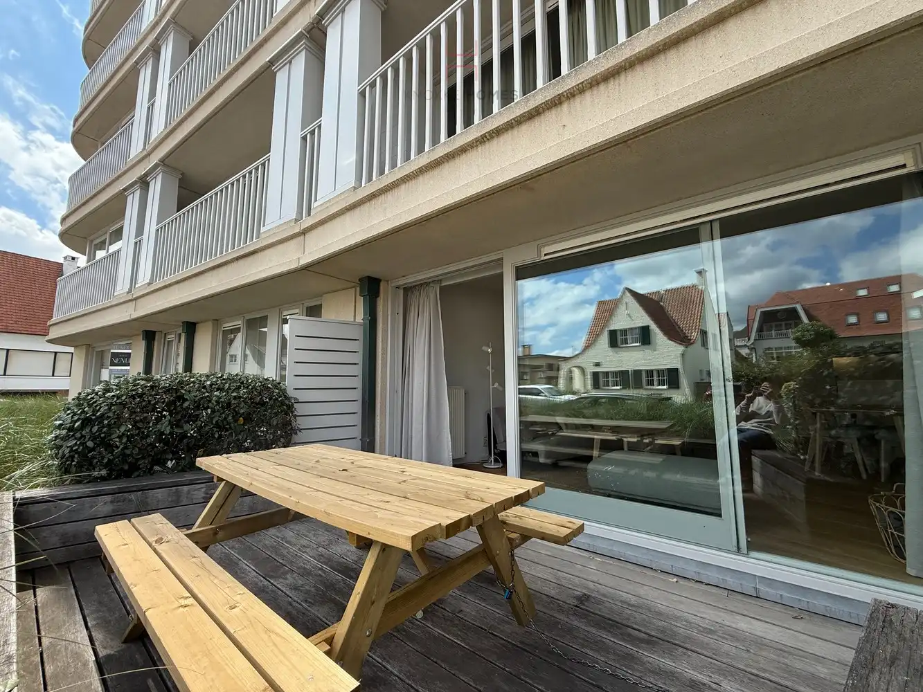 Gemeubeld twee-slaapkamerappartement met zonnig terras foto 2