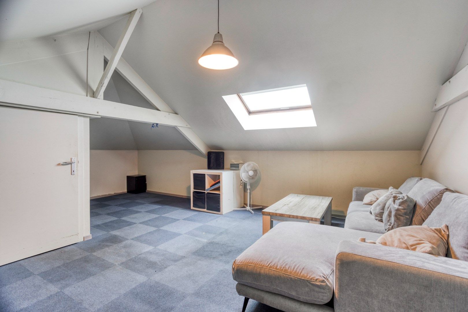 Gelijkvloerse woning met 2 slpks en inpandige garage op 824 m² !  foto 11