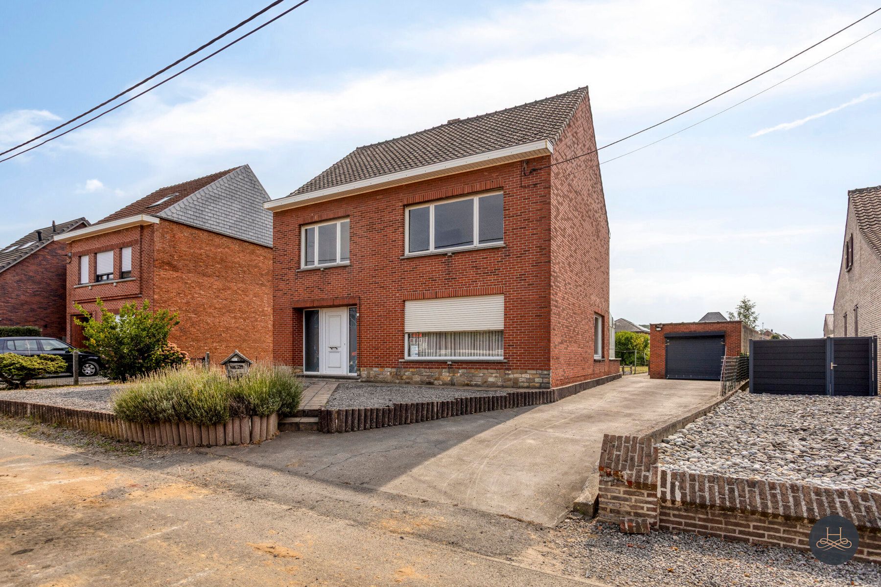 Te vernieuwen woning vlak bij station Wezemaal foto 3